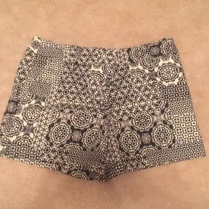 🌼Black White Shorts🌼